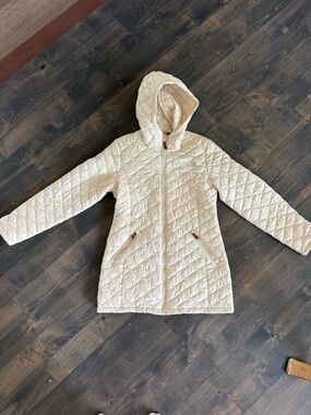 The North Face Girls Cream Hooded Thermoball Puffer Jacket Coat. Size Medium